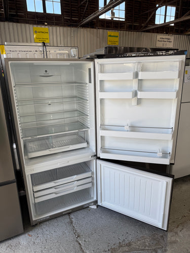 Factory second Fisher & Paykel RF522BRPB6 494-liter bottom mount refrigerator-freezer - Second Hand Appliances Geebung